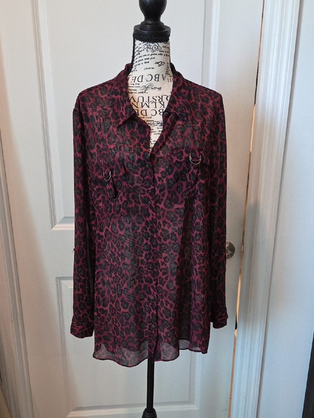 C Est. 1946 Women's Burgundy Leopard Print Button-Front Blouse Size L!